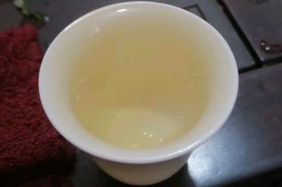 春茶上市白茶的好坏怎么区分，春白茶怎么分辨好不好？