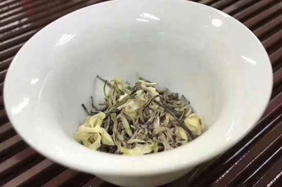 女孩喝茉莉茶的好处，茉莉茶叶的功效与禁忌